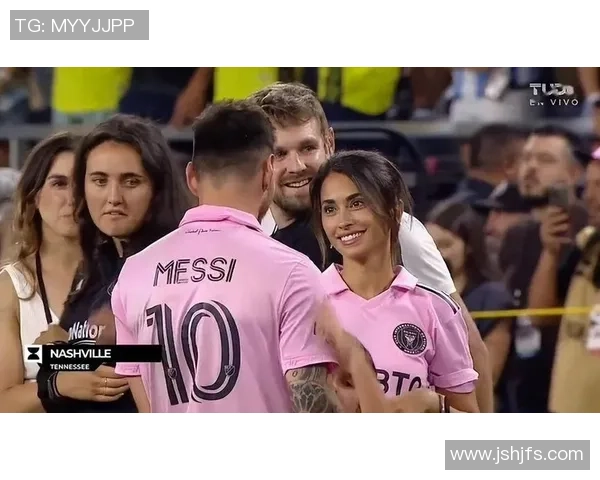 足球明星亲吻戒指的背后故事与荣耀时刻揭秘