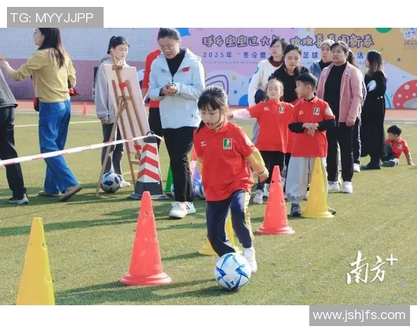 手举小孩猜足球明星的趣味游戏让亲子时光更加欢乐与温馨 手举小孩猜足球明星的趣味游戏让亲子时光更加欢乐与温馨